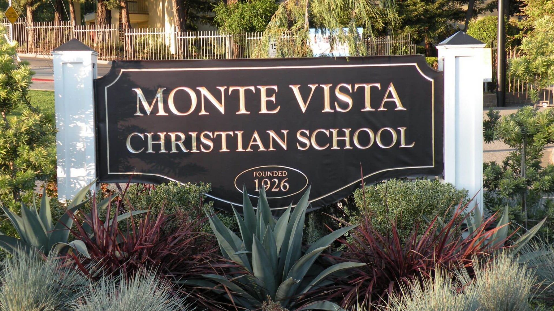 Monte Vista Christian Prepares for Remote Learning with DTEN and Zoom
